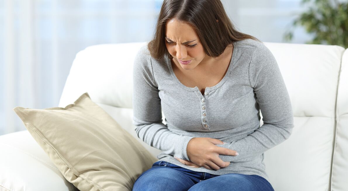 abdominal pain as a symptom of the presence of parasites