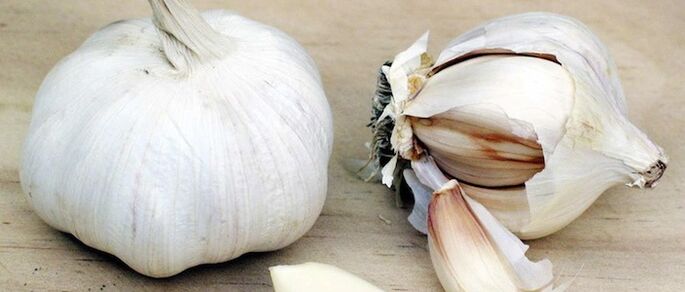 Eating garlic will help you get rid of worms
