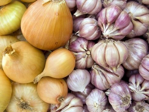 Garlic and onion - home remedies for treating helminthic infestation